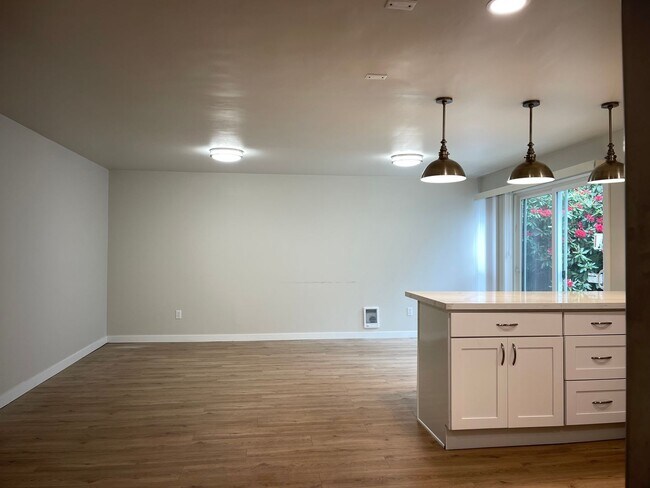 Foto del edificio - CLICK "REQUEST A TOUR" NOW!