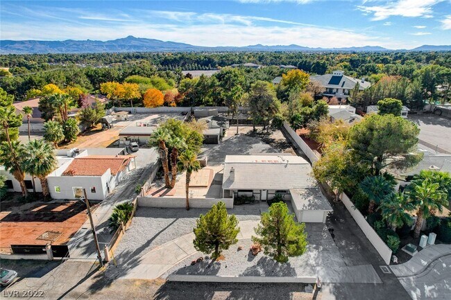 Foto del edificio - 3337 Smoke Tree Ln