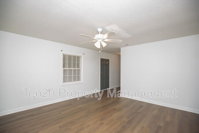 Foto del edificio - 4034 Savannah Dr