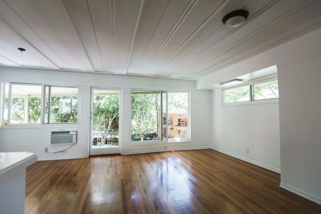 Interior Photo - 11833-37 Laurelwood Drive