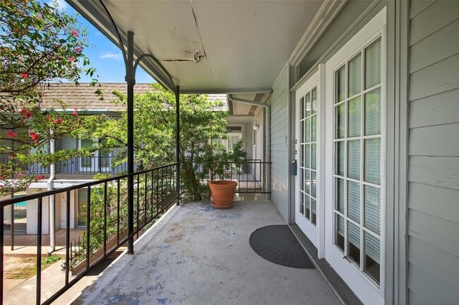 Foto del edificio - 3300 Yorktown St