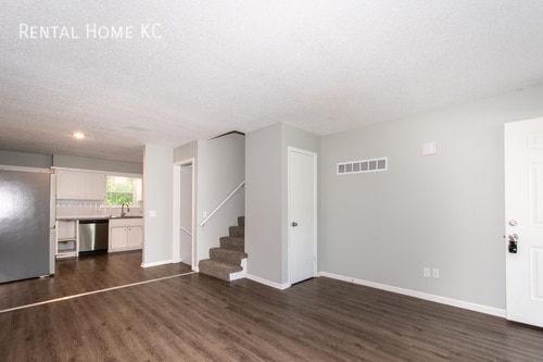 Building Photo - 1512 E Leona-