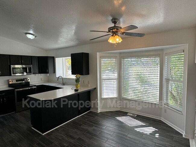 Building Photo - 1668 W Rockbridge Dr