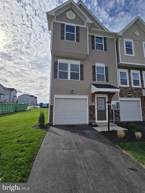 Foto principal - 92 Zander Rd