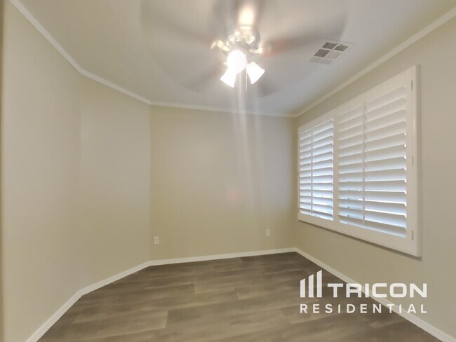Foto del edificio - 44305 W McClelland Dr
