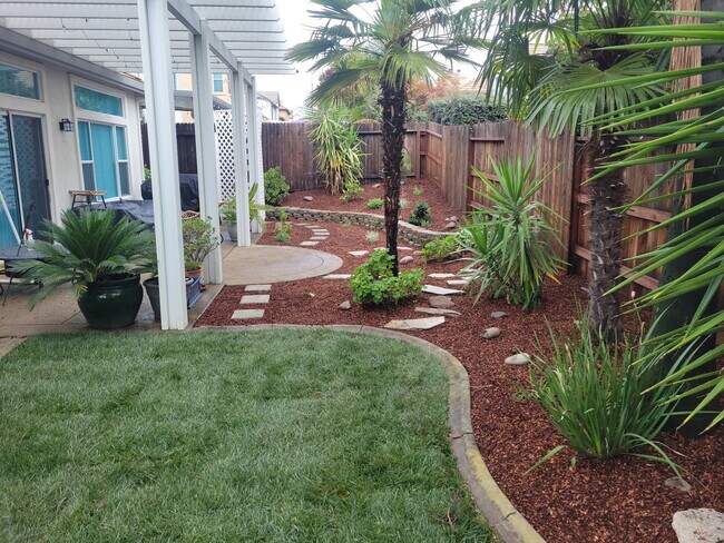 Foto del edificio - 5637 Darby Rd