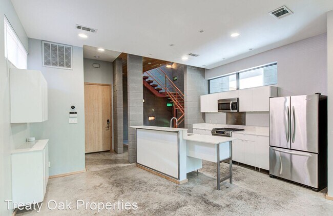 Building Photo - 2 br, 2.5 bath House - 515 El Paso St #B