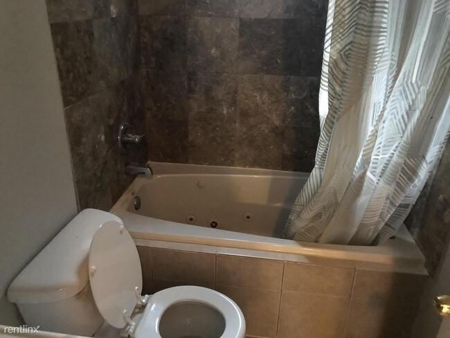 Building Photo - 2 br, 1 bath Apartment - 1429 Frankford Ave