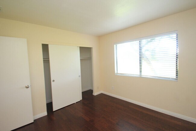 Foto del edificio - Charming 3-Bed, 2-Bath Single-Story Condo ...