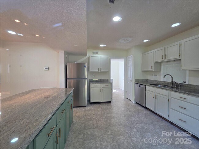 Foto del edificio - 7106 Spring Creek Ln