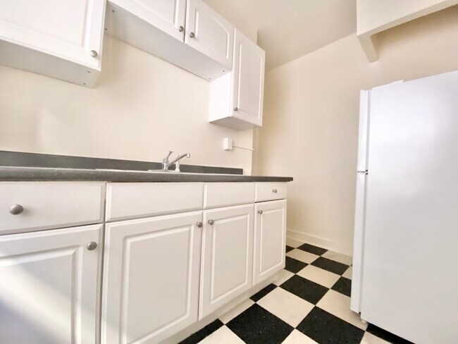 Foto del edificio - 447 S. Grand View St Los Angeles, CA 90057
