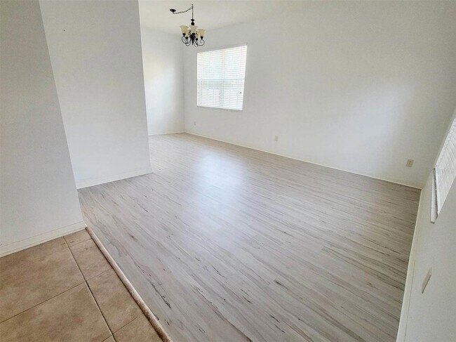 Foto del edificio - 412 Summerlyn Dr