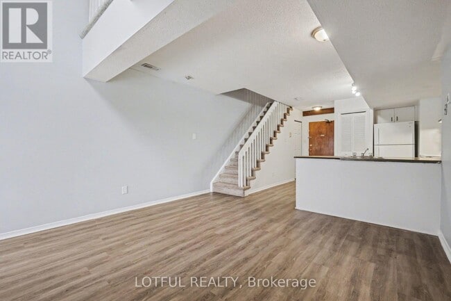 Building Photo - 237 Loretta Ave S