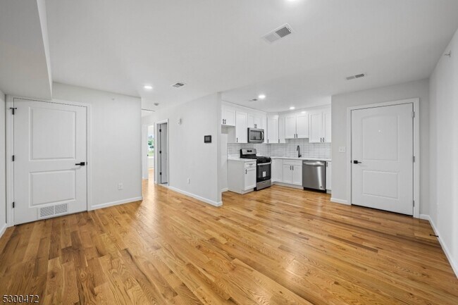 Building Photo - 549 S Orange Ave