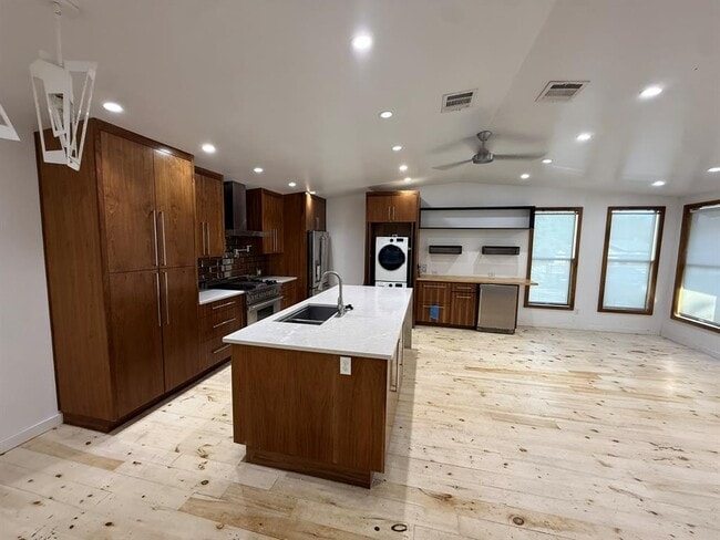 Foto del edificio - 5411 Manor Rd