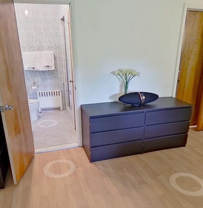 Building Photo - 38 Park Ave W