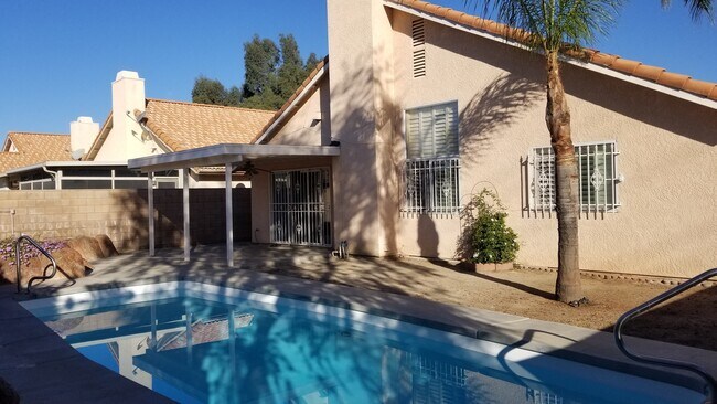 Foto del edificio - 2501 W Fruitvale Ave