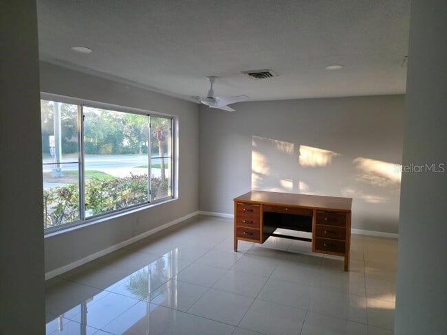 Foto del edificio - 2111 N Keene Rd