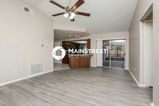 Foto del edificio - 3 Bedroom Pet-Friendly Home in Deltona, FL with Main Street Renewal