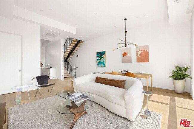 Foto del edificio - 1227 N Formosa Ave