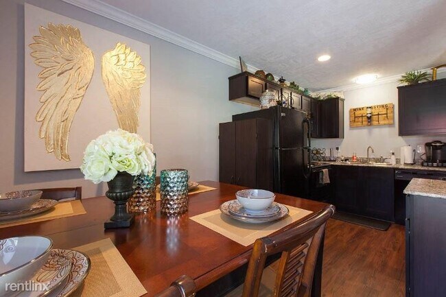 Building Photo - 2 br, 1 bath Townhome - 3202 Rosekemp Ave
