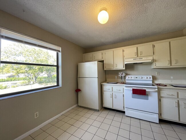 Foto del edificio - 7406 Woodmont Ave