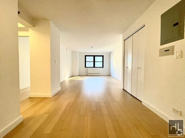 Building Photo - East 39th Street