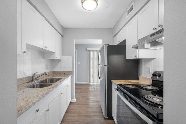 Interior Photo - Breezy Palms