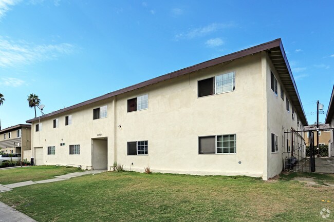 Building Photo - 11761 Stuart Dr