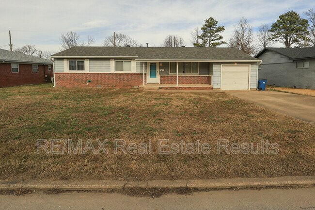 Building Photo - 804 NW 8 St