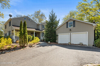 Building Photo - 82 Larkin Pl