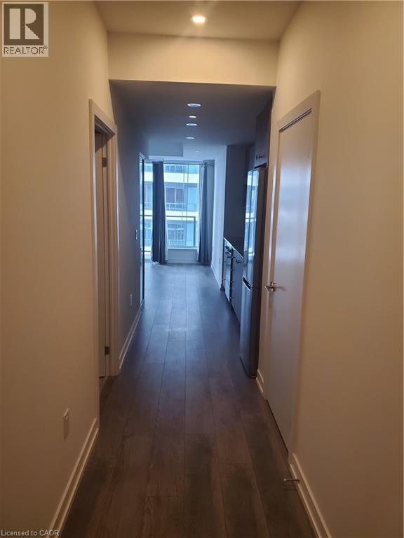 Building Photo - 5 Wellington St S