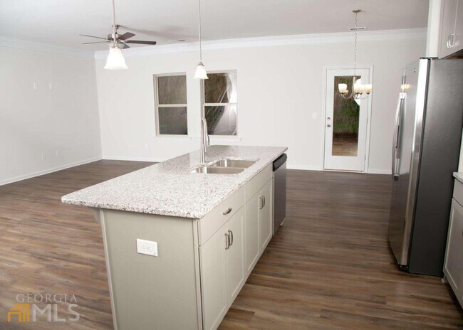 Building Photo - 140 Madison Bend