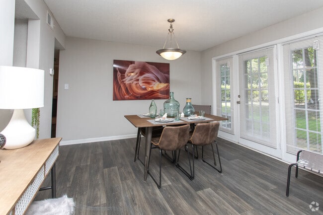 2BR, 2BA - 1185SF - Springdale Glen