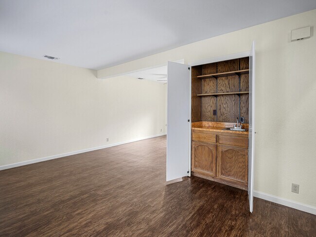 Building Photo - 3105 Garden Cir