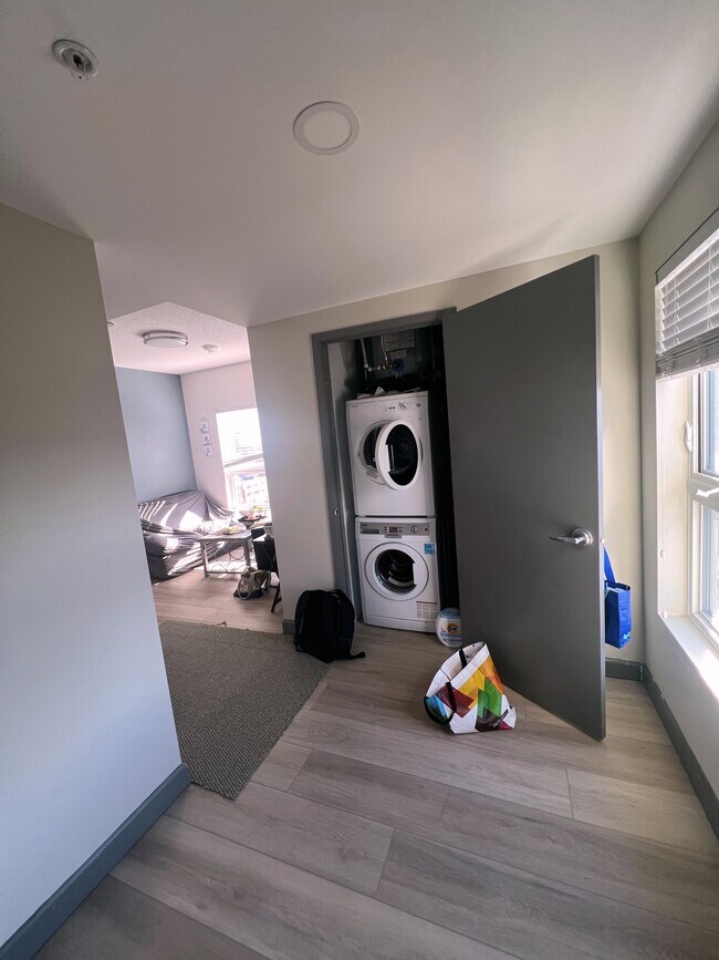 Building Photo - 258A-258A Sunview St