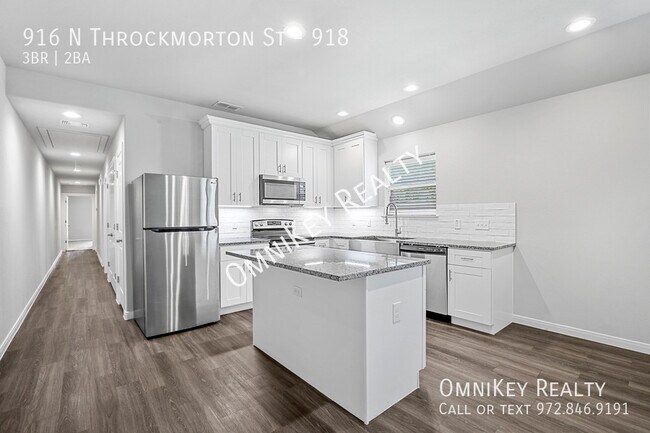 Building Photo - 916 N Throckmorton St