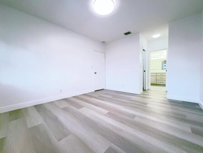 Foto del edificio - 549 Racquet Club Rd