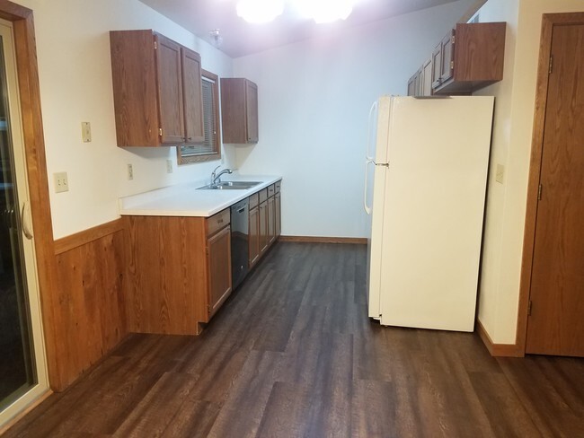 Kitchen - 1100 Zblewski Dr
