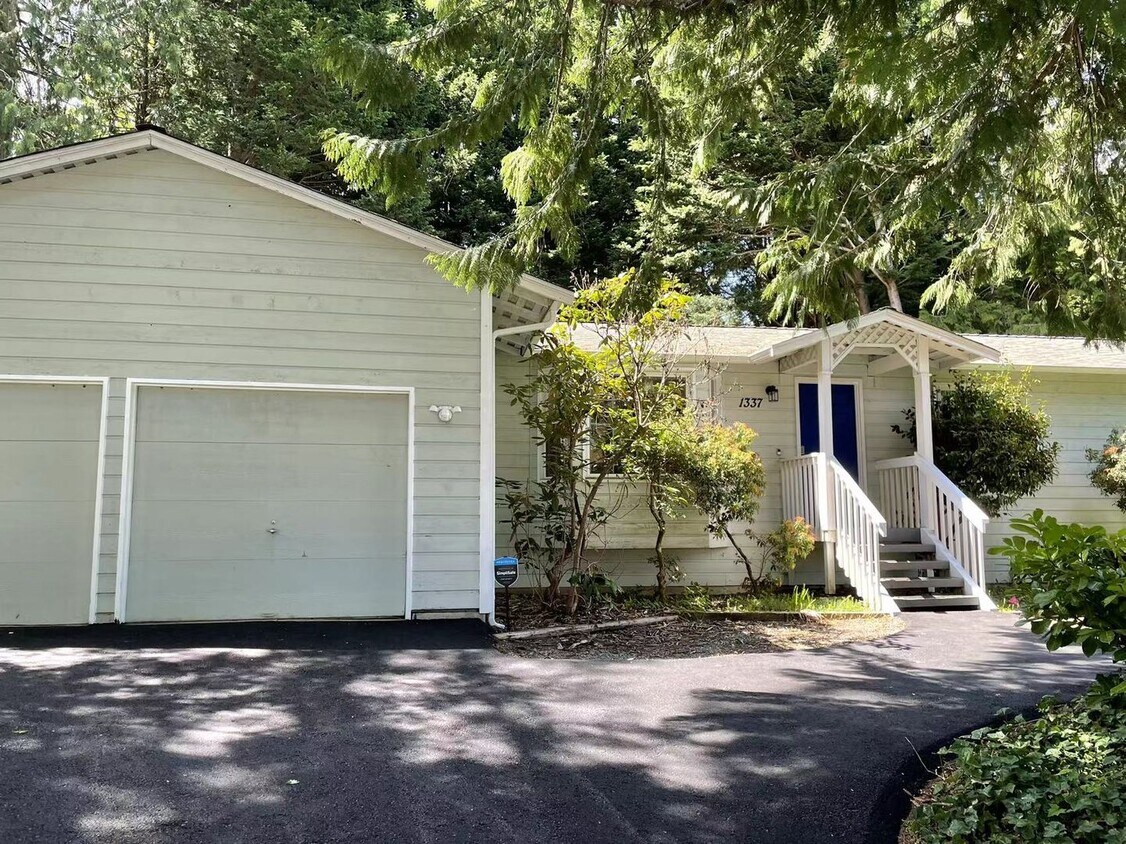 Primary Photo - Beautiful & stunning 3-bed, 2-bath house i...