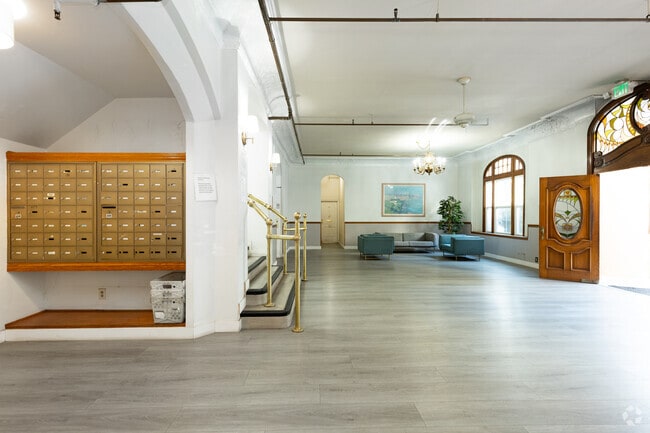 Building Photo - Chalfonte Apartments