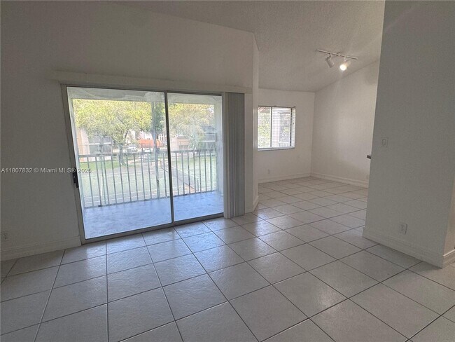 Building Photo - 9515 SW 138th Pl