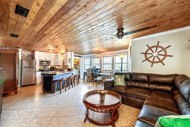Building Photo - 4000 Gulf Terrace Dr