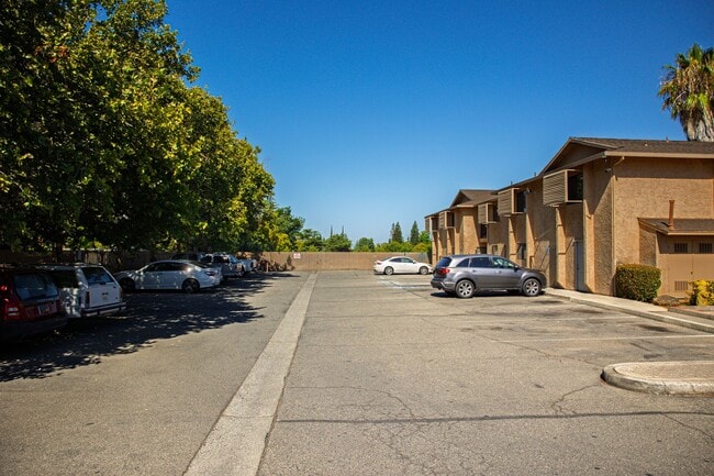 Building Photo - Joshua Tree Apartments