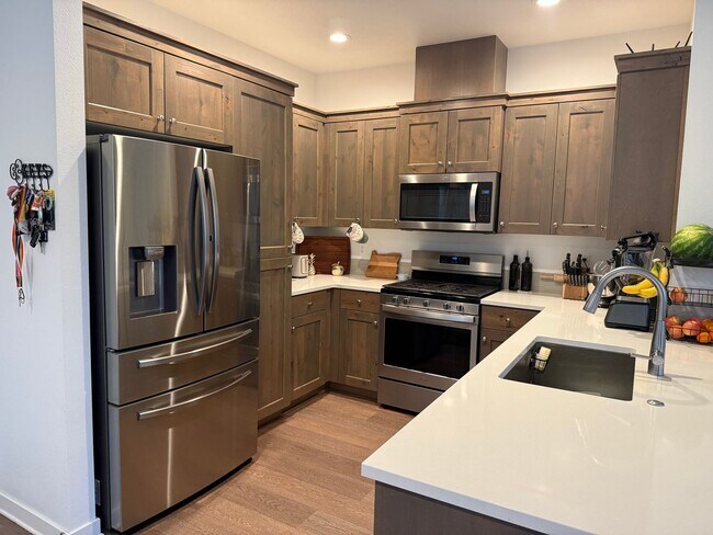 Foto del edificio - Beautiful 3 Bed/2.5 Bath Townhome - NE Bend