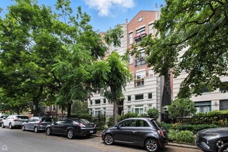 Building Photo - 860 W Buckingham Pl