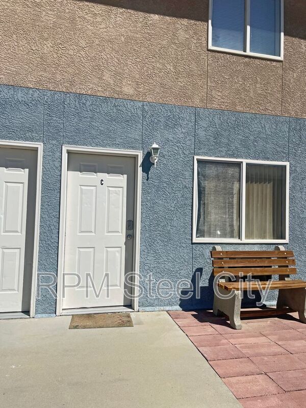 Building Photo - 1717 Oakshire Ln