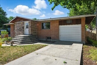 Building Photo - 303 W Pine Ave
