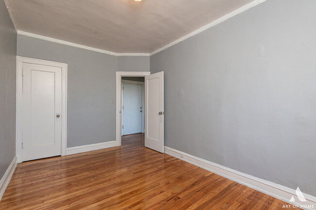 Building Photo - 2205 E 70th Pl