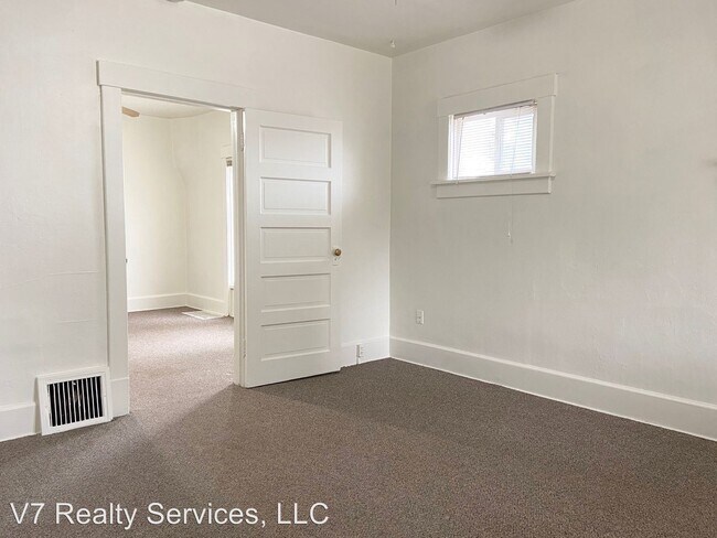 Building Photo - 918-920 E Garfield Ave